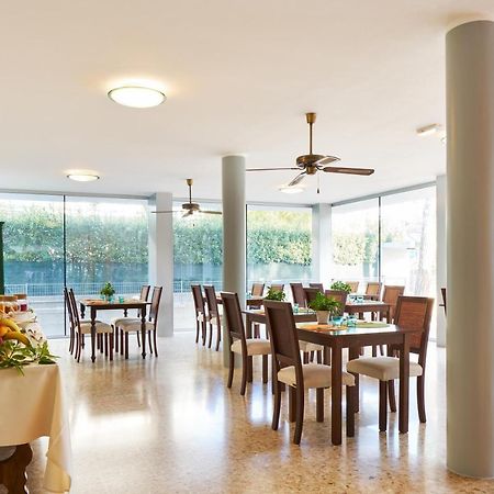 G/Hotel Lignano Lignano Sabbiadoro Bagian luar foto